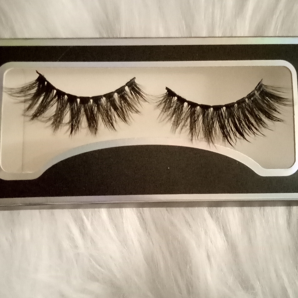 Eyelashes - Picture 1 of 2